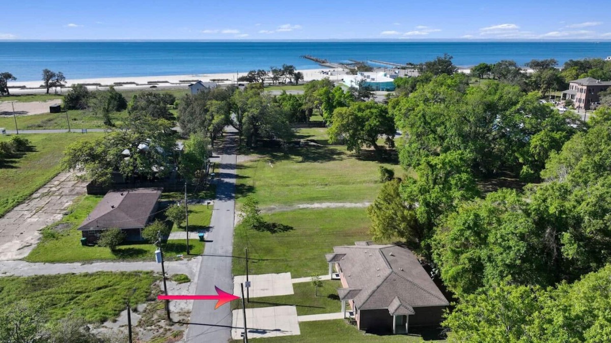 Mississippi City Apartment | Walk to the Beach! No cleaning fee!