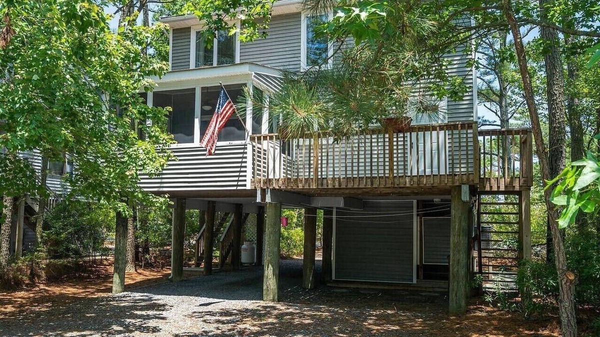 Sandpiper Pines House | Walk to the Beach!