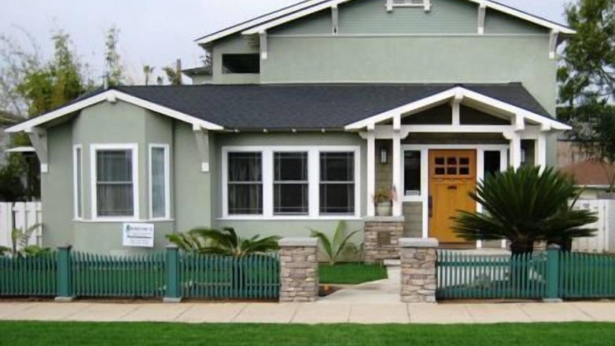 South Oceanside House | Walk to the Beach, Walk to Restaurants, Pubs and Music