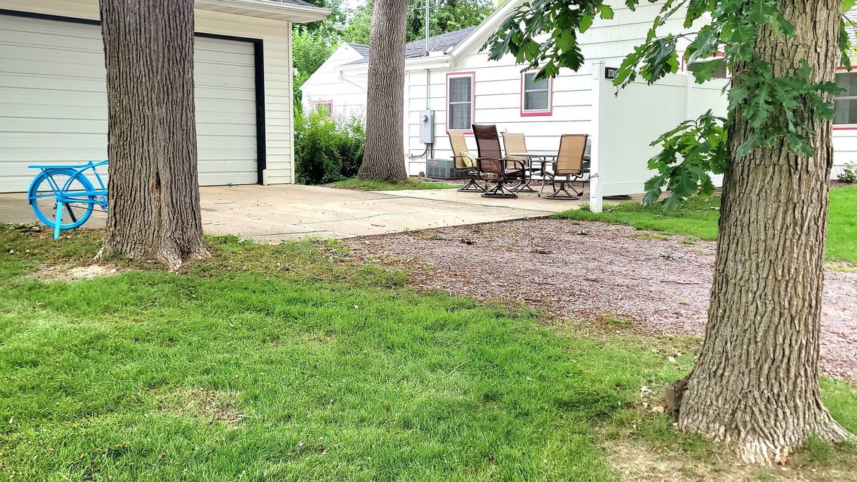 Arnolds Park House | Walk to the Concerts!