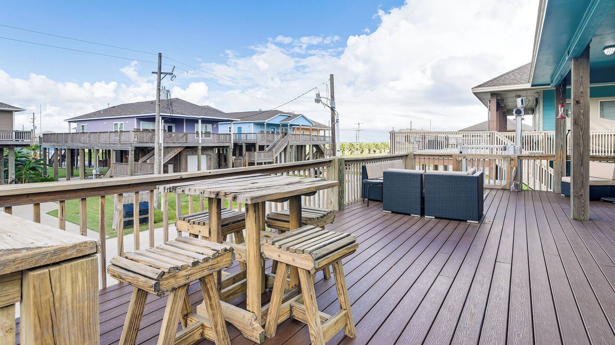 Crystal Beach House | Walk to the Ocean: Family Retreat in Crystal Beach