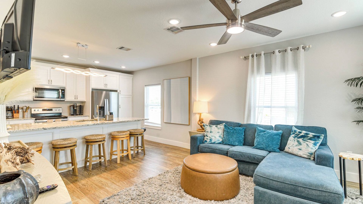 Galveston House | Walk to The Strand: Group Getaway in Galveston!