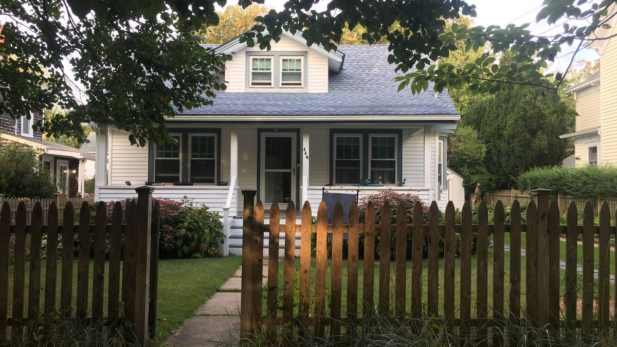 Pipes Cove House | WALK TO TOWN, BEACH, JITNEY, & FISHING-No Car Necessary!