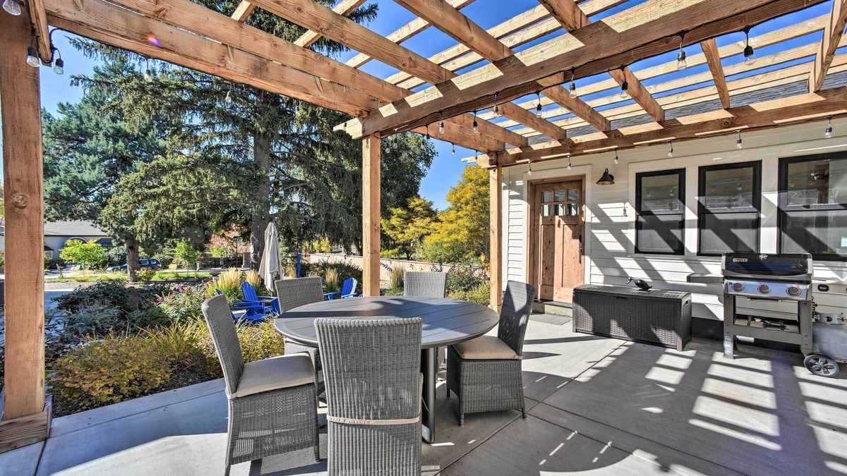 Castle Rock Cottage | Walk to Town - Castle Rock Cottage!