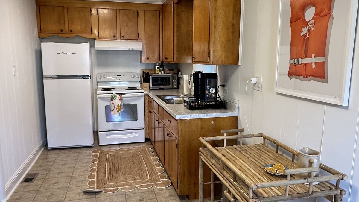 Mascot House | Walk to town from this cozy Rivah house with awesome yard and water views.