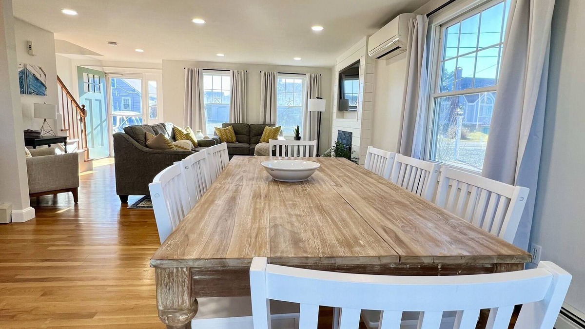 Sandwich House | Walk to Town Neck Beach! All linens included & booking for 2025! New amenities!