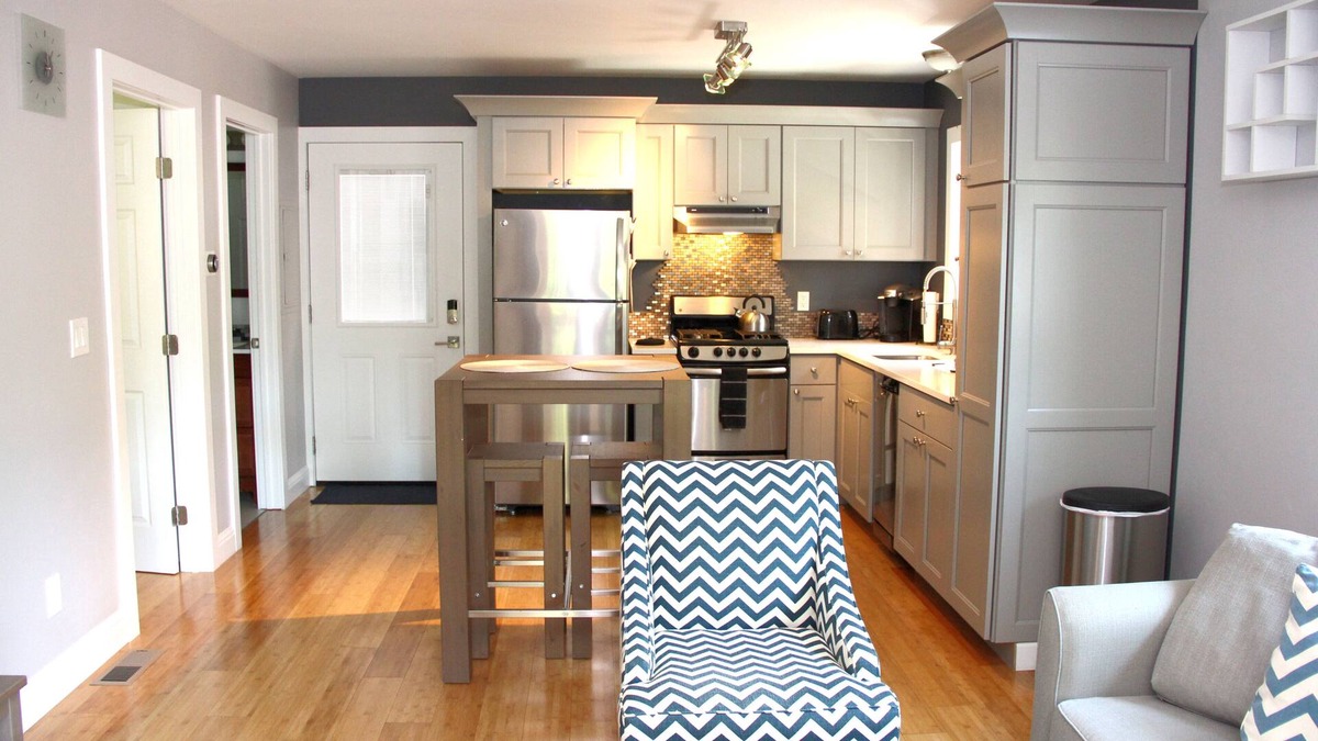 Grass Valley Cottage | Walk to town or the fairgrounds!