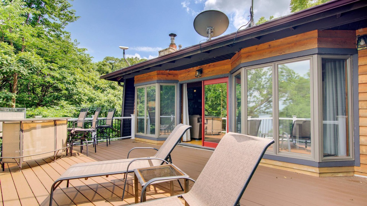 Manhattan Cabin | Walk to Tuttle Creek Lake: Secluded Scenic Retreat