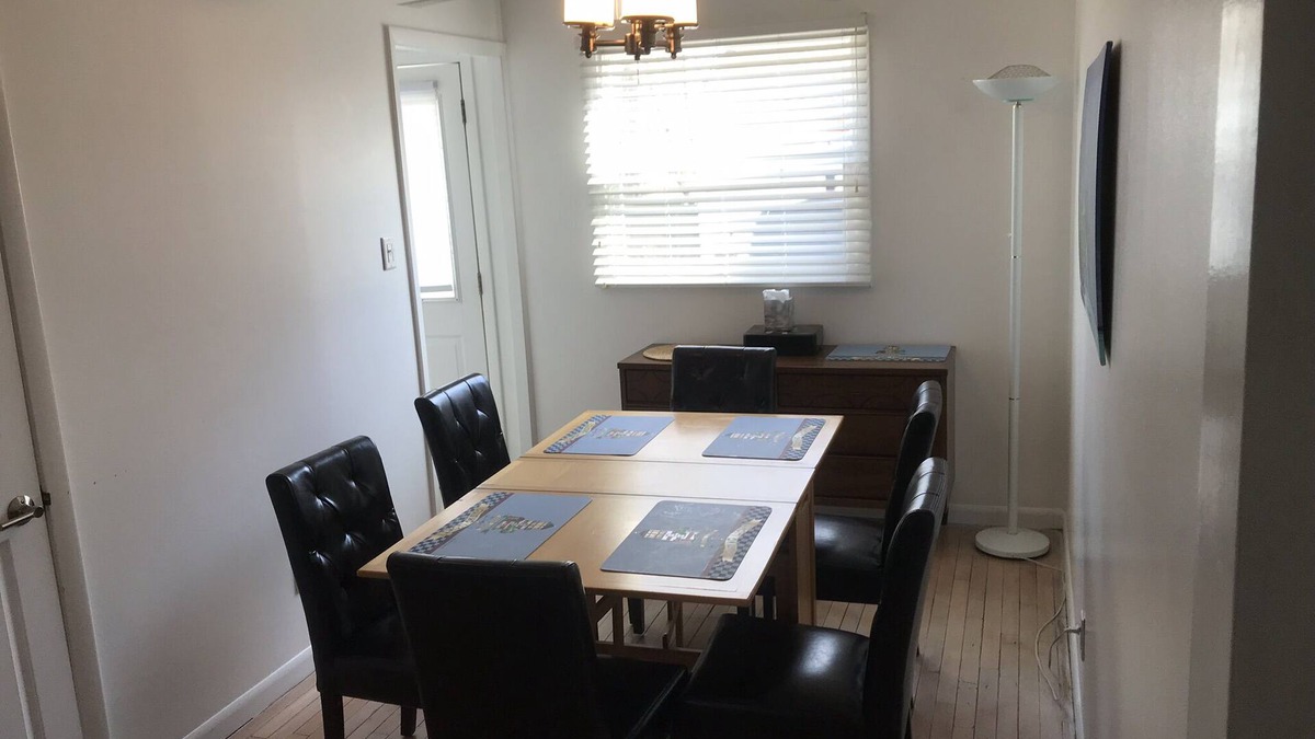 Champaign House | WALK TO U OF I CHAMPAIGN CAMPUS & STADIUM, SLEEPS 6,NEW MONTHLY RATE!