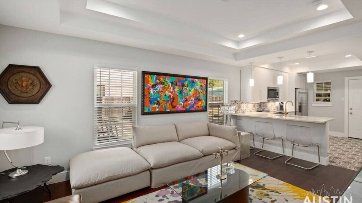 Swede Hill House | Walk to UT and E 6th in Fully Equipped ATX House