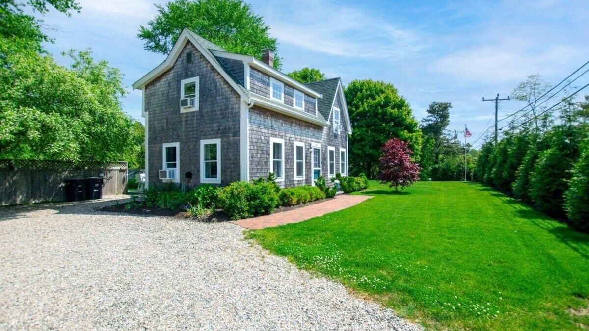 East Harwich House | Walk to Water Access to Hiking Trails!