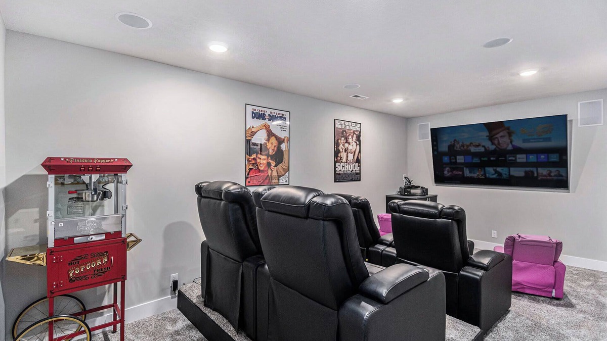 Gretna House | Walk to Water Park! Game Room & Movie Theater!