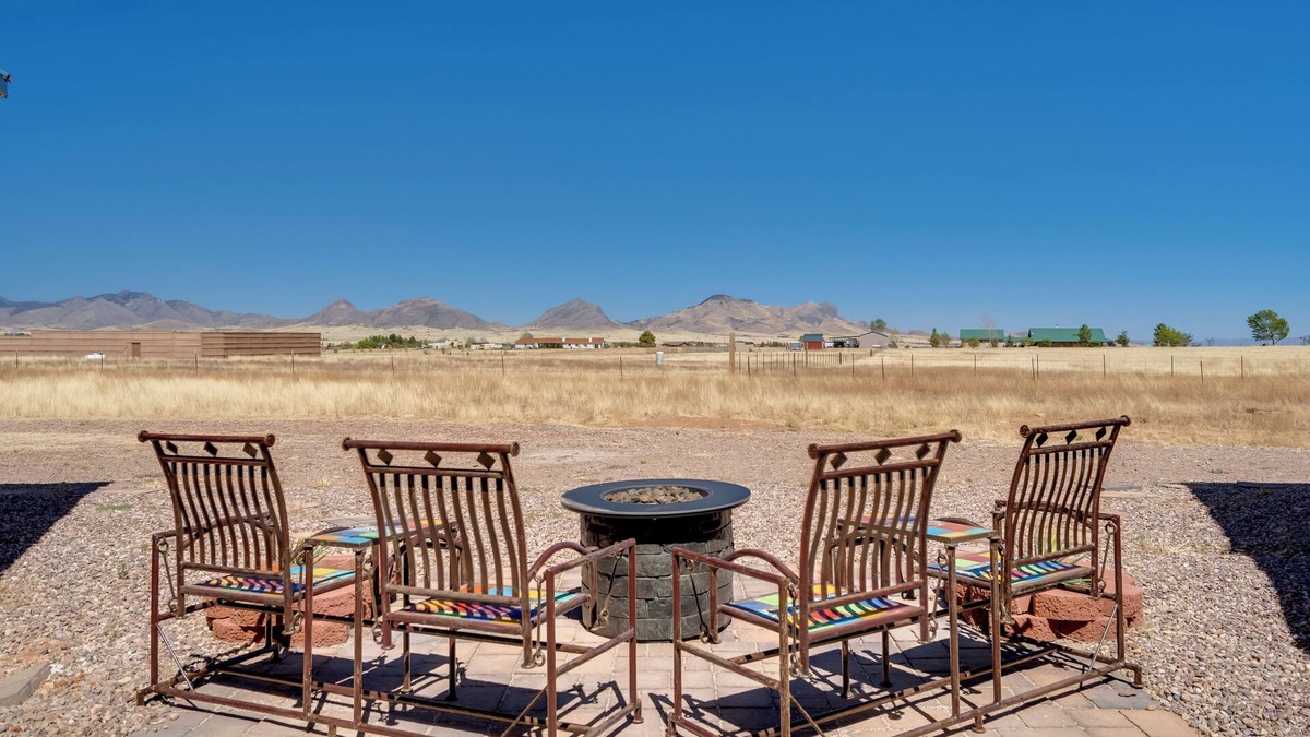 Elgin House | Walk to Wineries: Elgin Wine Country Retreat!