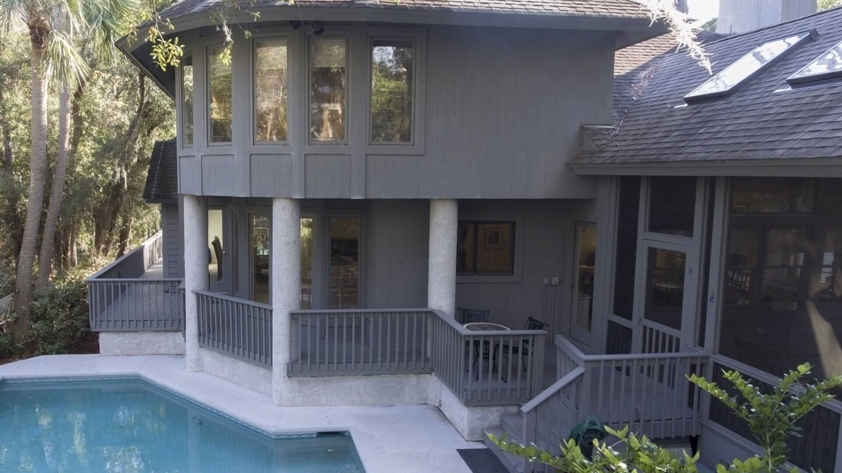 Oceanside House | Walk/very close to Beach/Private heated Pool/Free Bikes Tennis High Speed Wifi