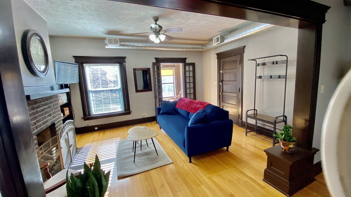 Joslyn Castle Condo | Walkable 2br condo in quiet historic neighborhood