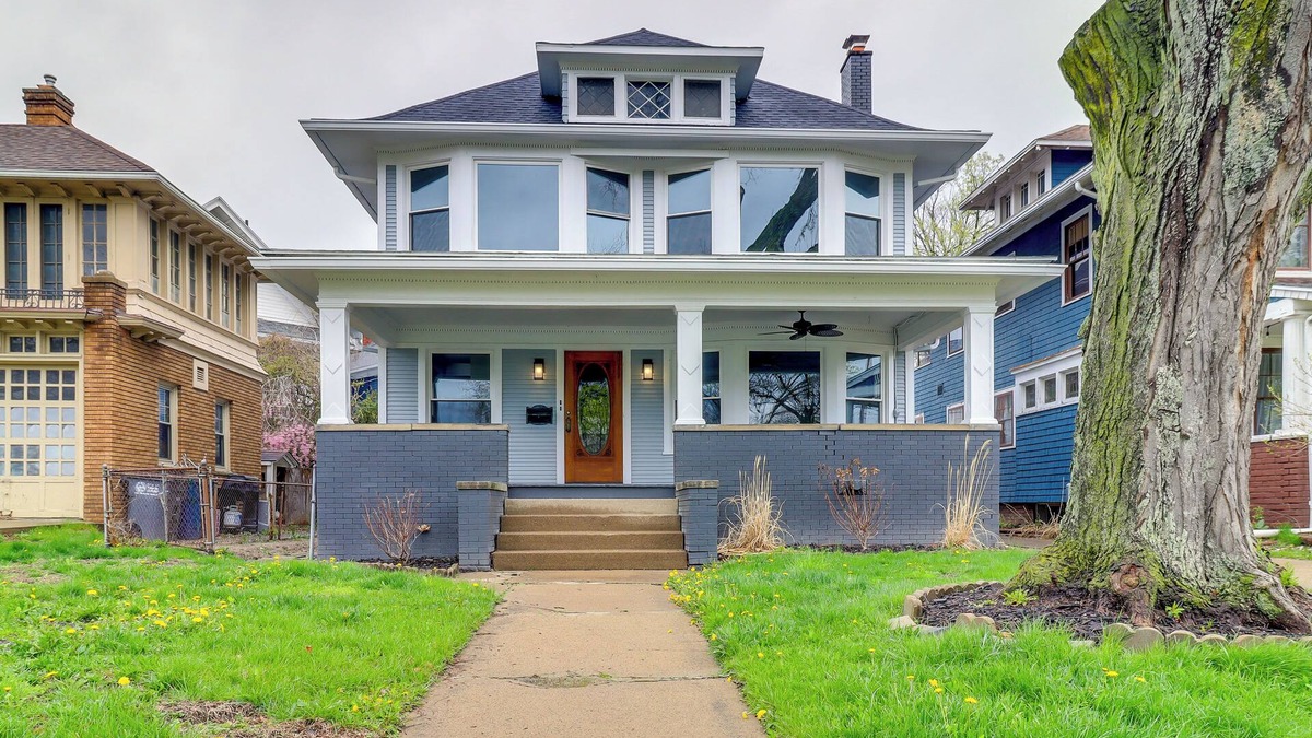 Toledo Apartment | Walkable Apt: 4 Mi to Downtown Toledo!