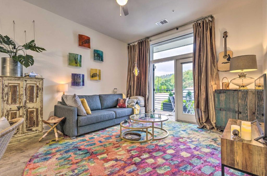 Asheville Apartment | Walkable Downtown Asheville Condo with Balcony