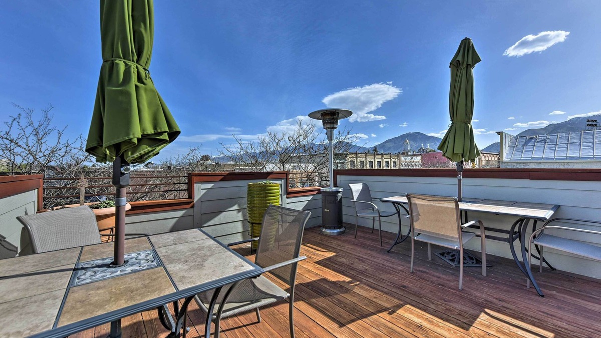 Logan Apartment | Walkable Downtown Logan Apartment w/Rooftop Deck