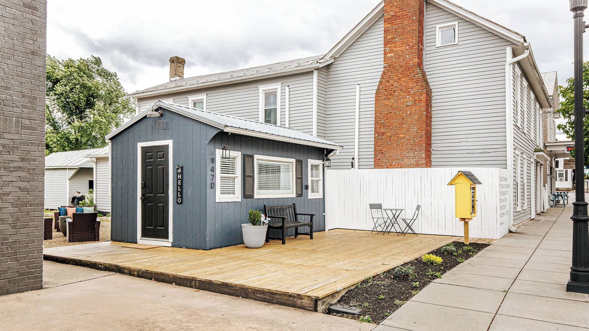 New Market House | Walkable Downtown Tiny Home with Views near Shenandoah National Park