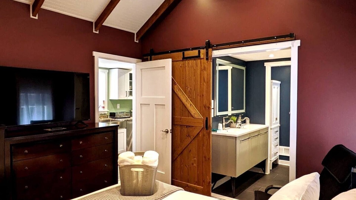 Front Park Cottage | Walkable Elmwood Cottage, No Chores 2Bath 2BR 1Car