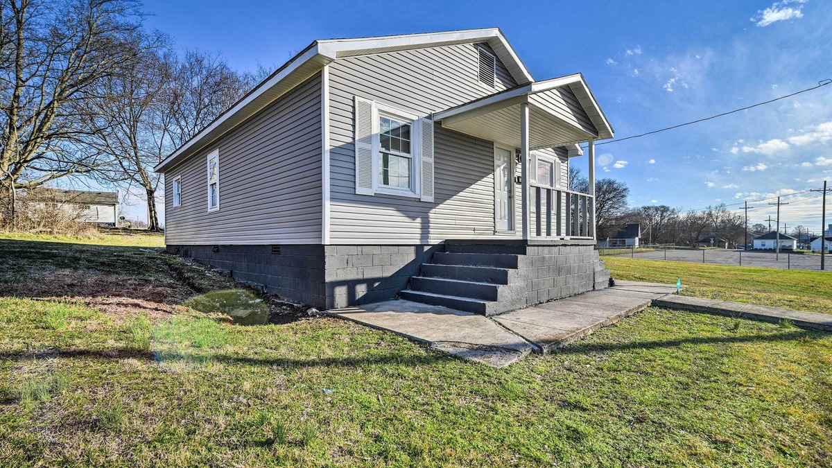 Hopkinsville House | Walkable Hopkinsville Home w/Yard!