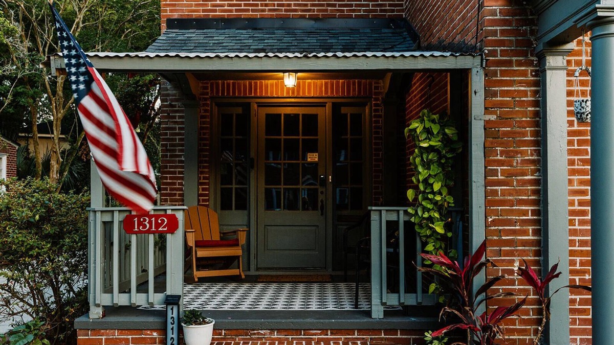San Marco House | Walkable in heart of San Marco King Porch Sunsets