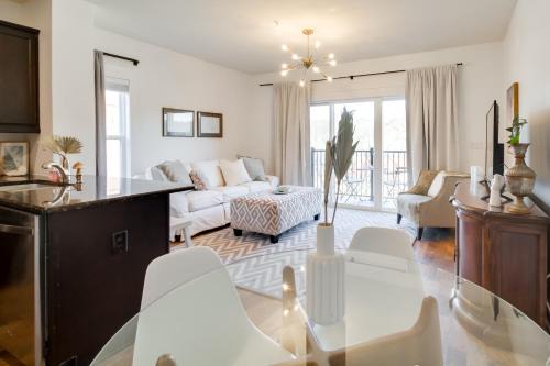 Central Business District Apartment | Walkable Lynchburg Condo with Private Balcony