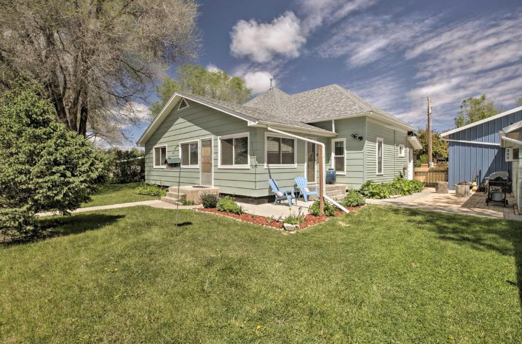 Ten Sleep House | Walkable Ten Sleep House with Patio and Sunroom!