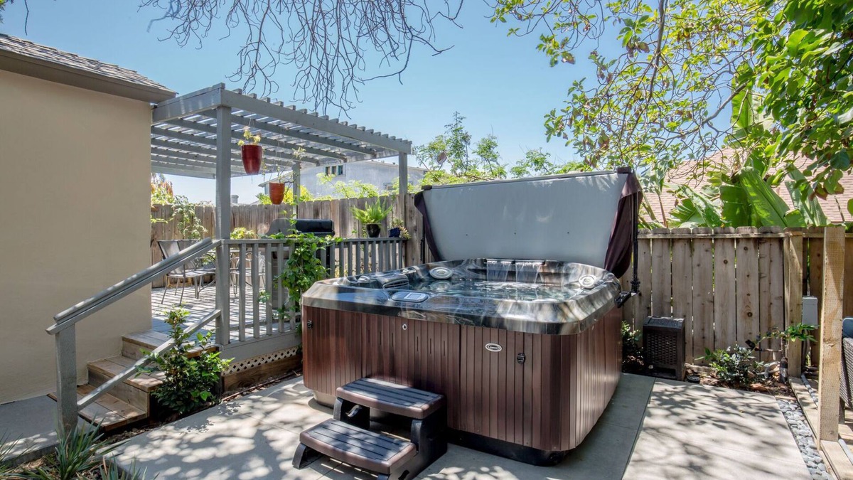 Golden Hill Apartment | Walkable to Downtown, NEW Jacuzzi, Fire pit, Outdoor Kitchen w Built in BBQ (F)