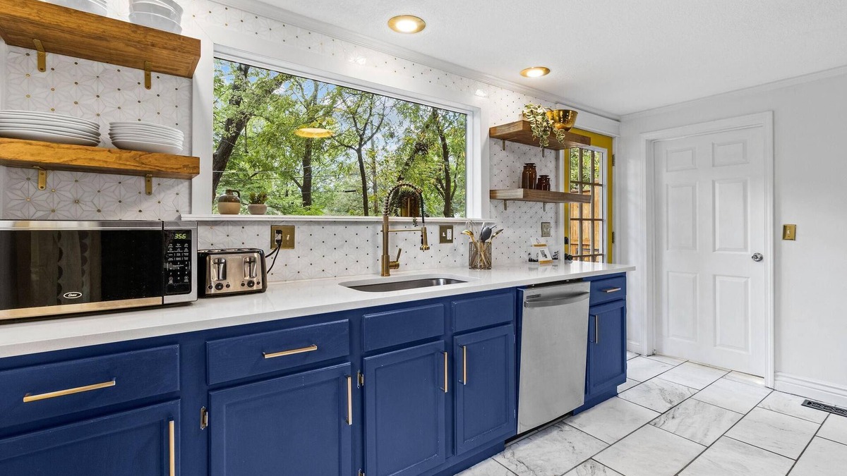 Ward Parkway House | Walkable to Waldo + Parking & Fenced Yard!