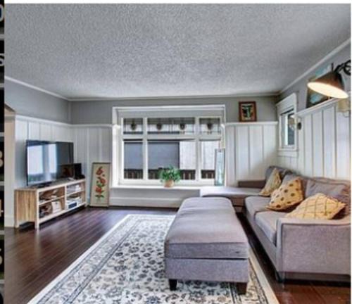 Queen Anne House | Walker's Paradise 1 with 2 free parking lots