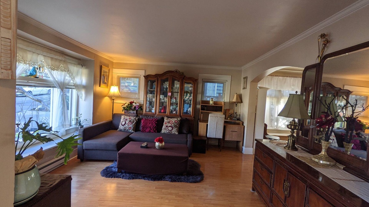 Queen Anne House | Walker's paradise, Safe, Quiet, charming,1Free Permited street parking infront.
