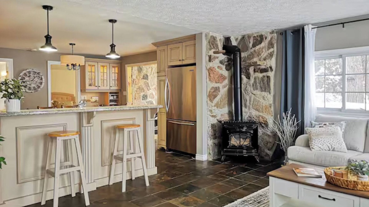 Walkerton House | Walkerton Riverside Retreat with Hot Tub