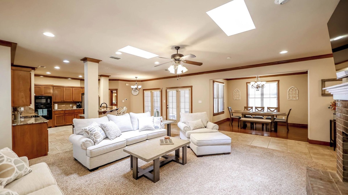 North Overton House | Walking distance from Texas Tech, sleeps up to 12 people!