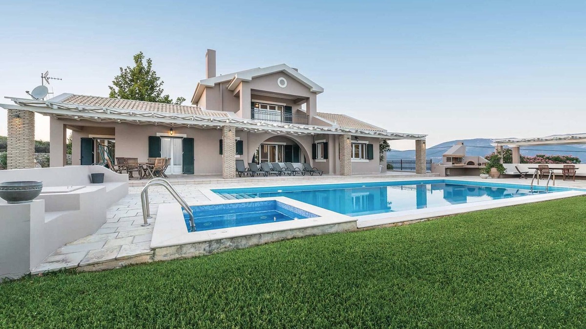 Lakithra Villa | walking distance of tavernas & mini-market.