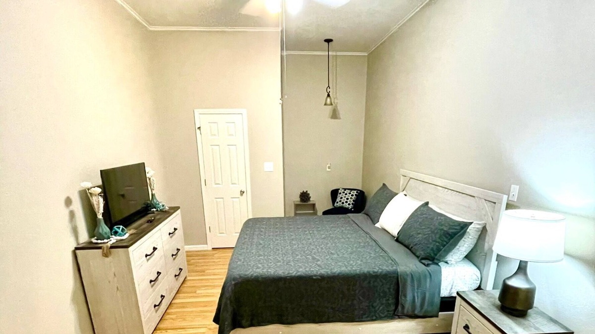 Natchitoches House | Walking Distance to Downtown Natchitoches/Christmas Lights