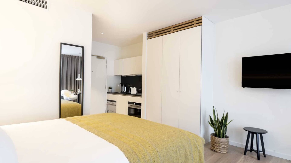 Jewish Quarter House | Walking Distance to Museum Mayer Van Den Bergh! Family-friendly Penthouse!