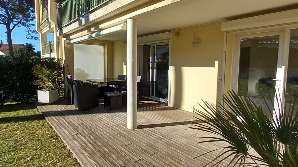 Anglet Apartment | Walking distance to beaches, Surf, Golf, T3 RDC terrace, private garden