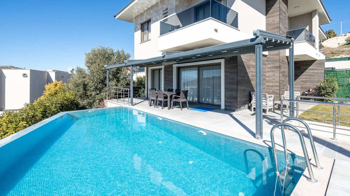 Cesme Villa | Walking Distance to Beach, Villa in Cesme - AWZ 107