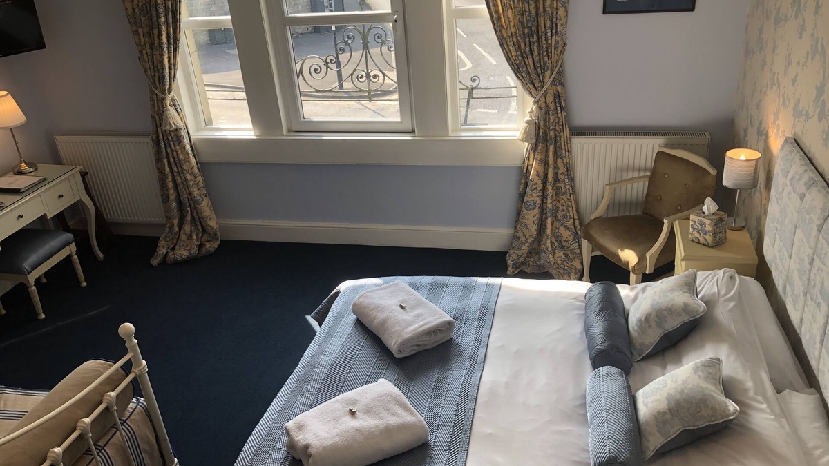 Combe Down House | Walking distance to city, free wifi, parking, all en suite, fabulous lounge