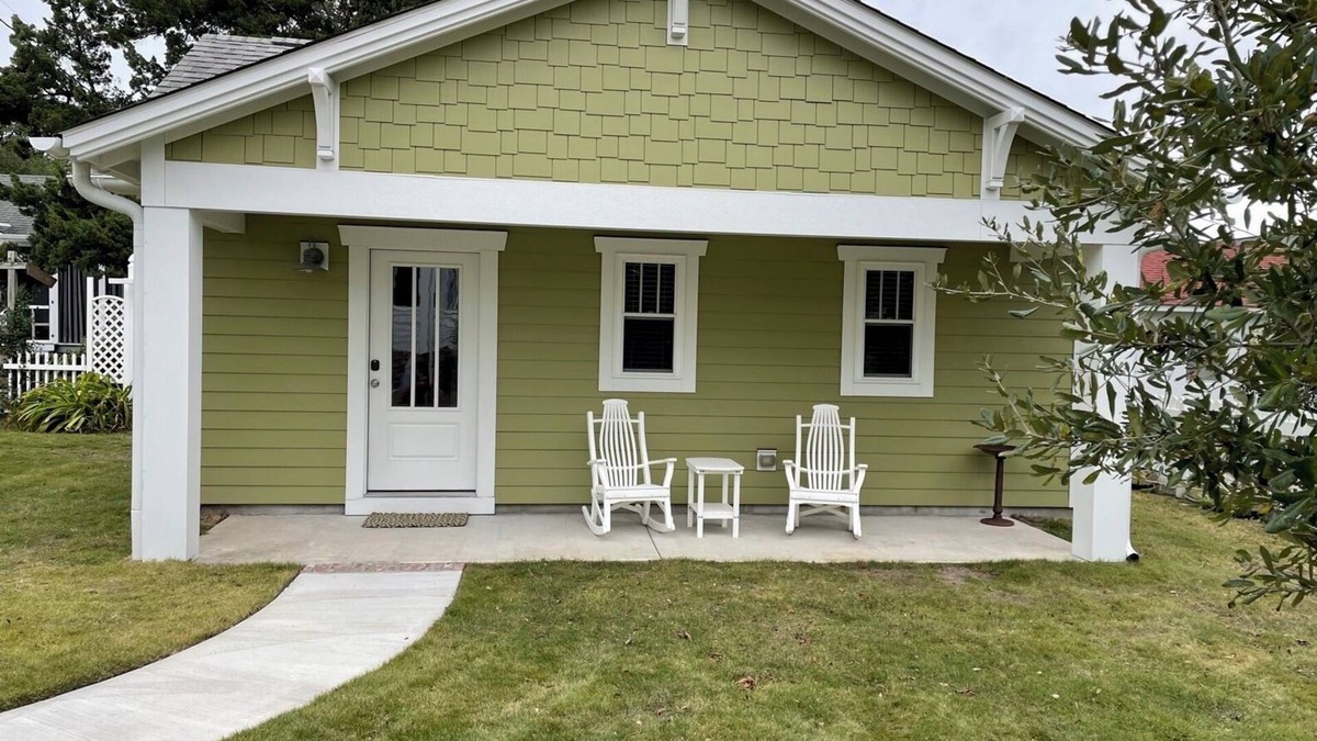 Morehead City House | Walking distance to Downtown Beaufort, NC. Short drive to several beaches.