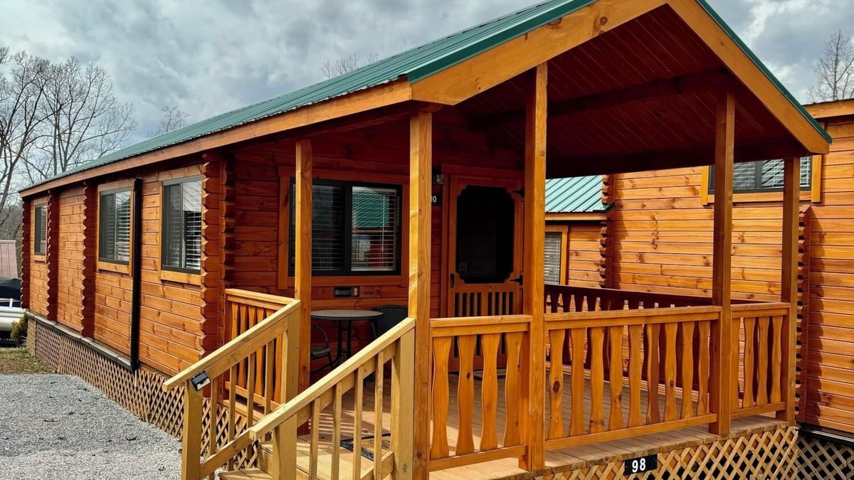 Marion Cabin | Walking Distance to Lake James: Private Resort Amenities