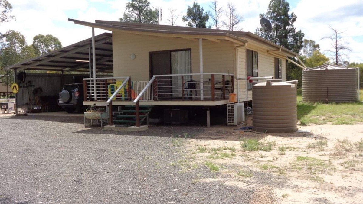 Miles House | Walking distance to miles center