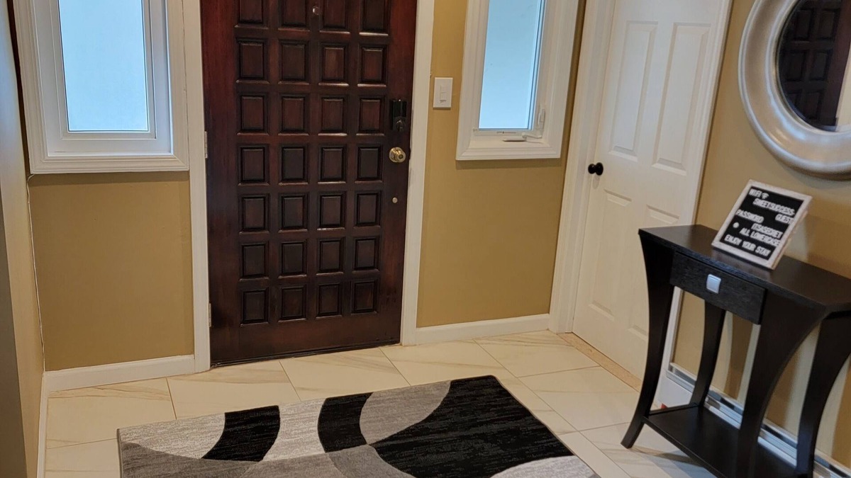 Freeport's Nautical Mile House | Walking Distance to Nautical Mile