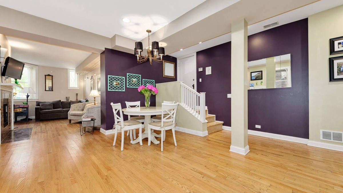 Rogers Park Condo | Walking distance to restaurants, shops and Lake Michigan,
