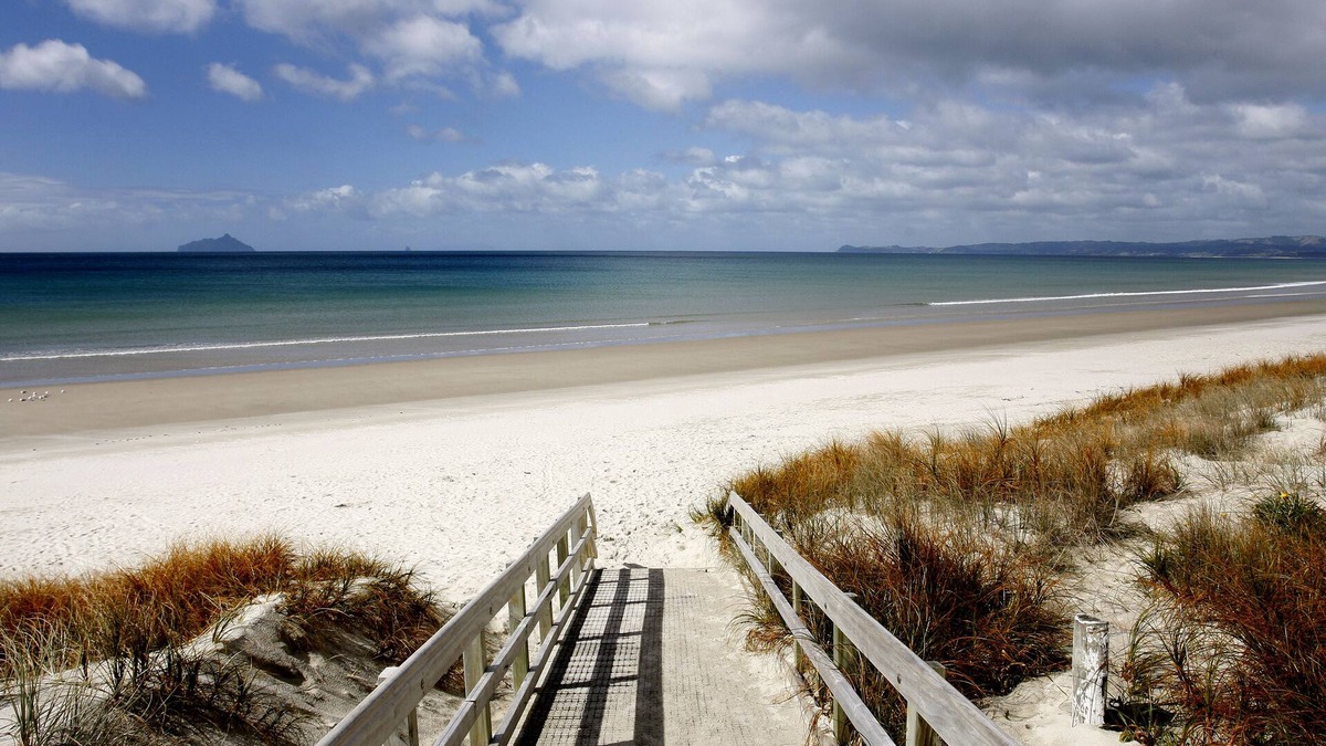 Ruakaka House | Walking distance to Ruakaka Beach