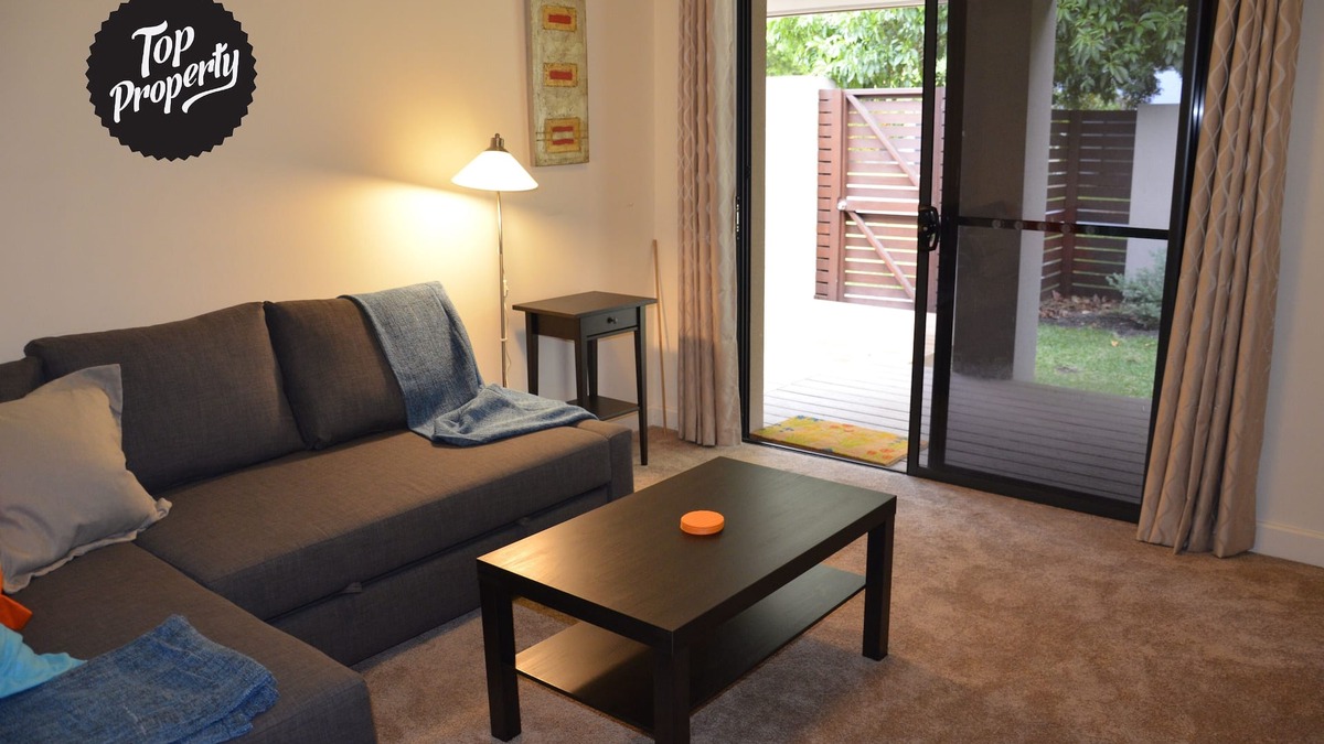 Nedlands Apartment | Walking distance to SCGH, Hollywood and Perth Childrens Hospital