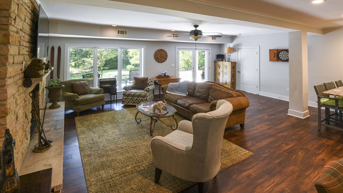 University Hills House | Walking distance to the grove! .08 of a mile!