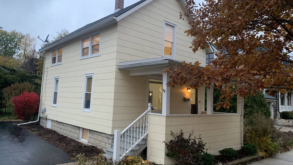 Naperville House | Walking distance to everything downtown Naperville!