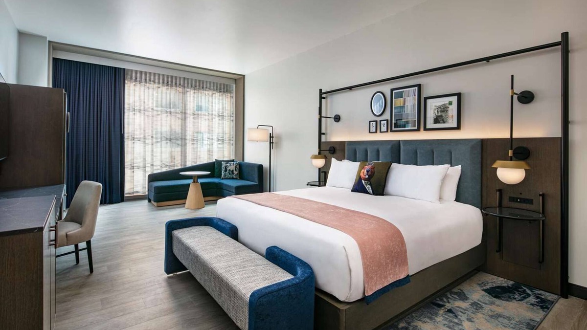 North Capitol Street Hotel | Walking Distance to Cooper Triangle and New Museum! Pet-Friendly Room!